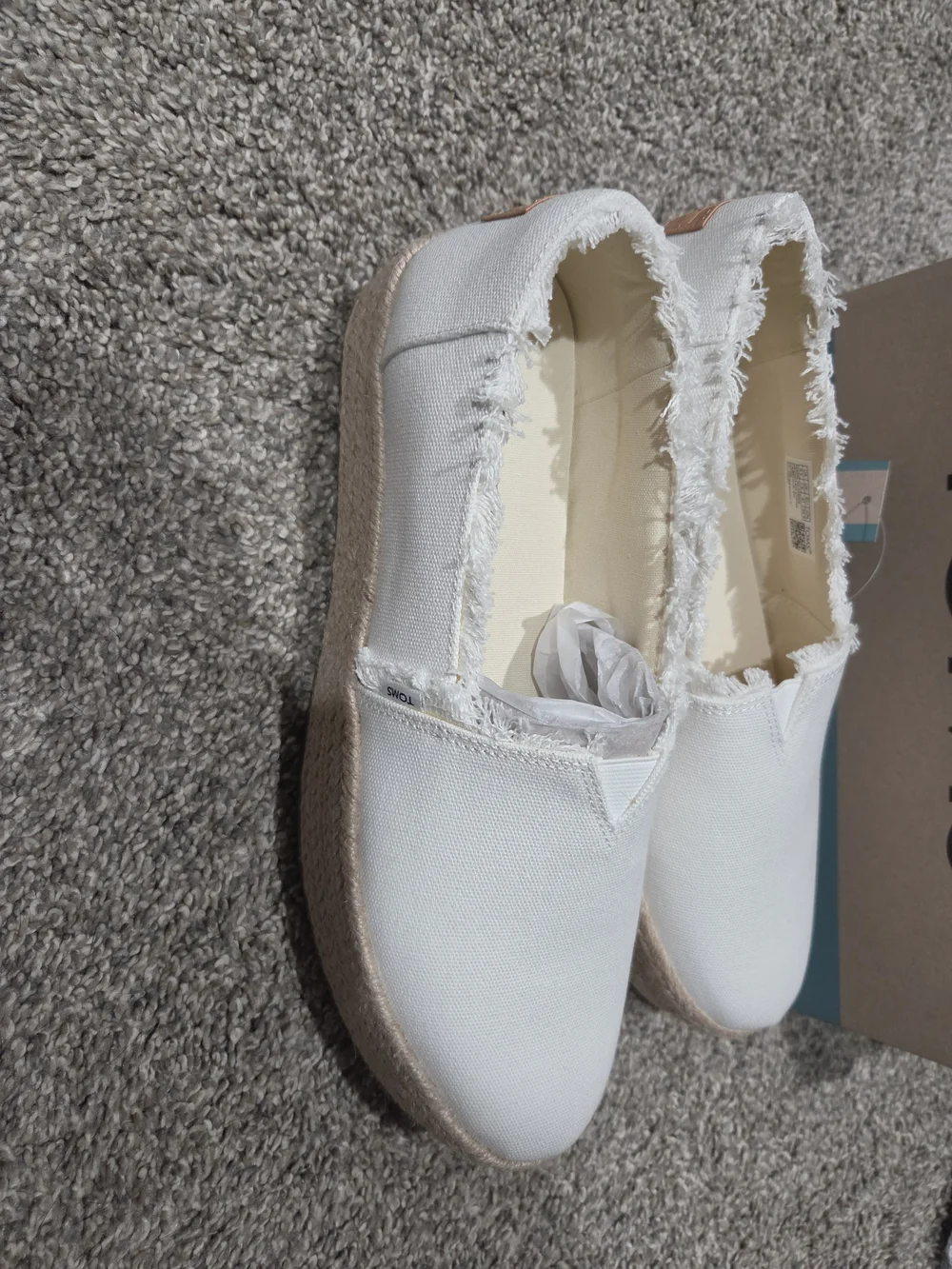 TOMS Women's White Canvas Slip-On Size 9.5